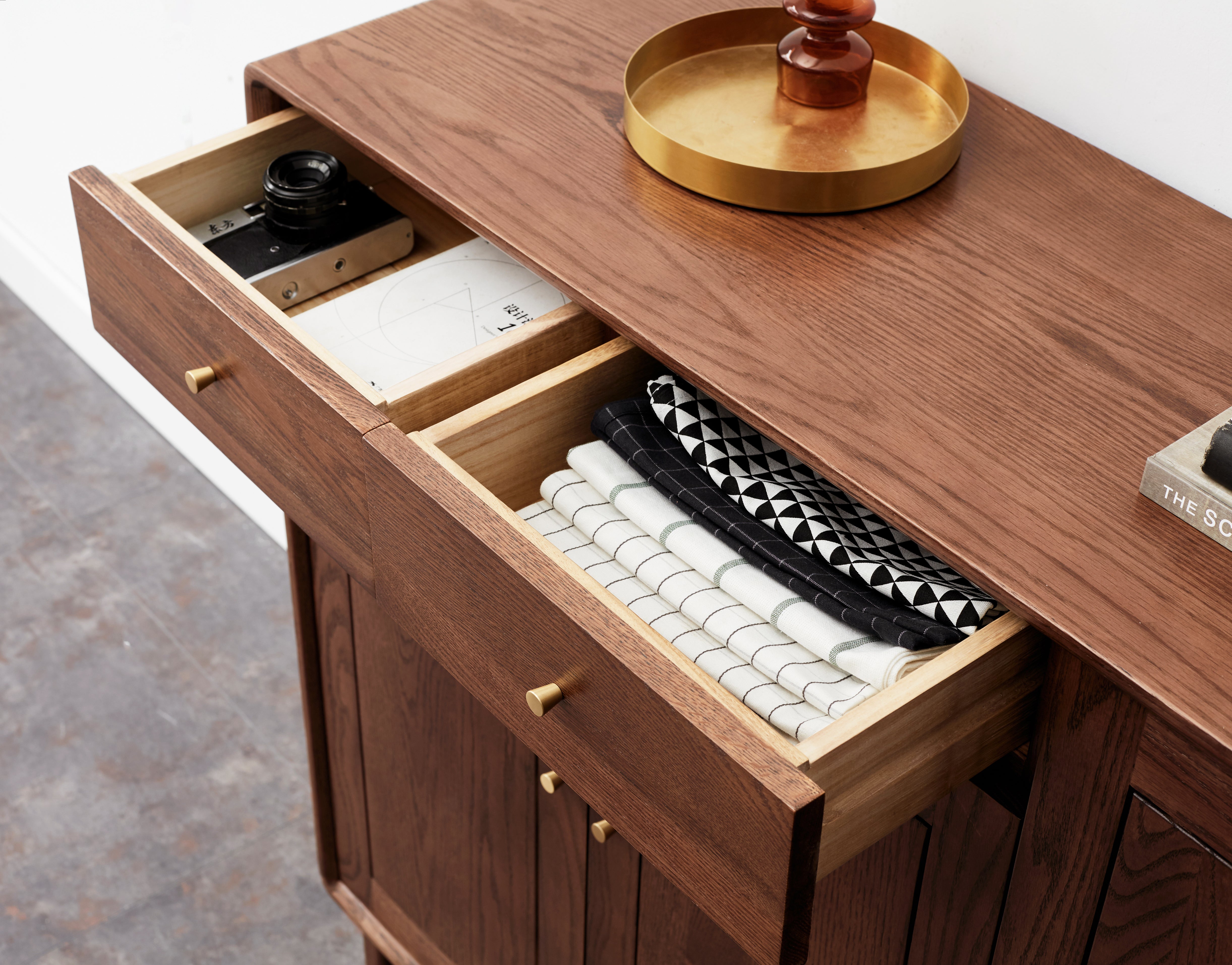 FAS-Graded Solid American Oak Wood Three-Door Shoe Cabinet with Drawers/Shoe Storage