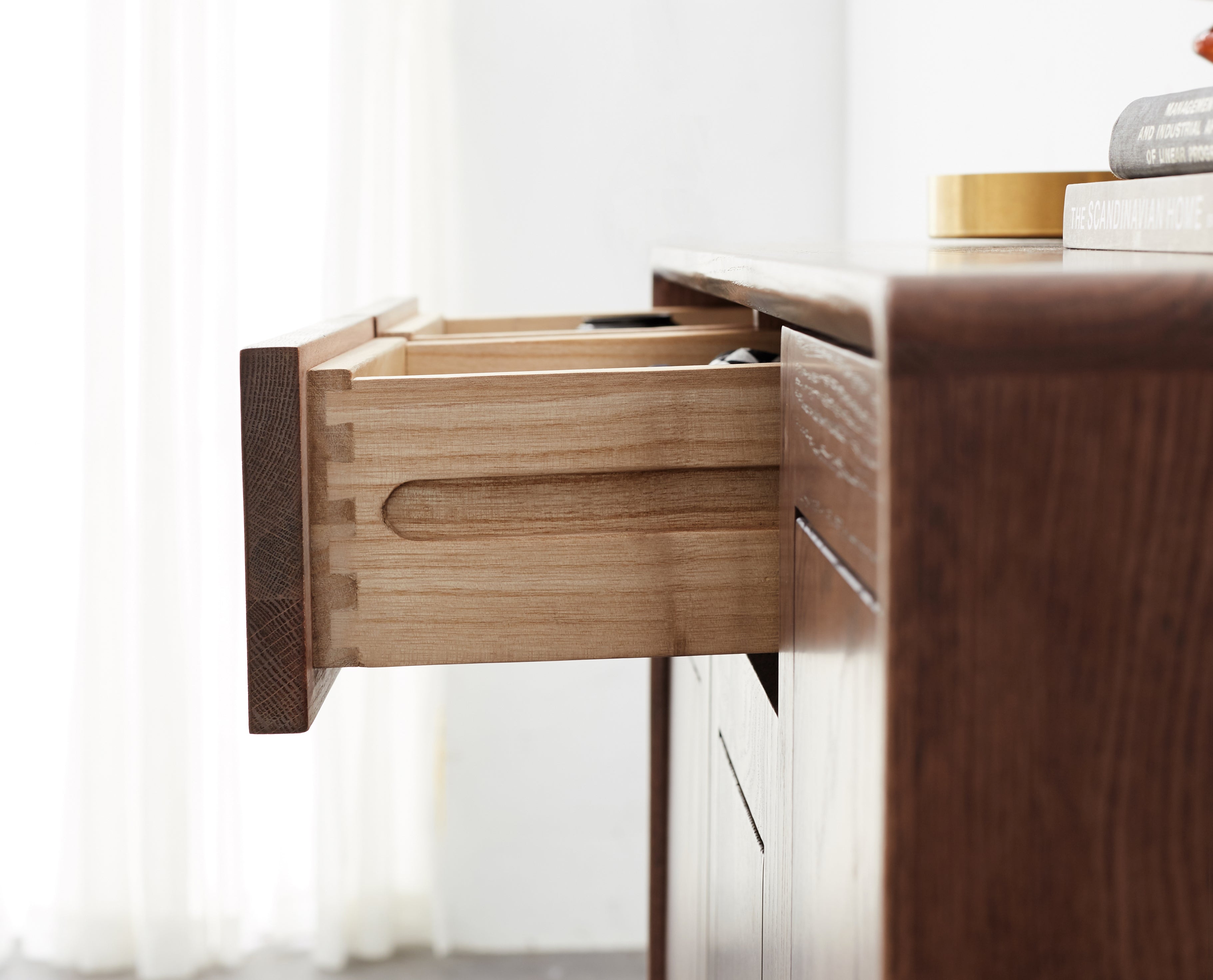 FAS-Graded Solid American Oak Wood Three-Door Shoe Cabinet with Drawers/Shoe Storage