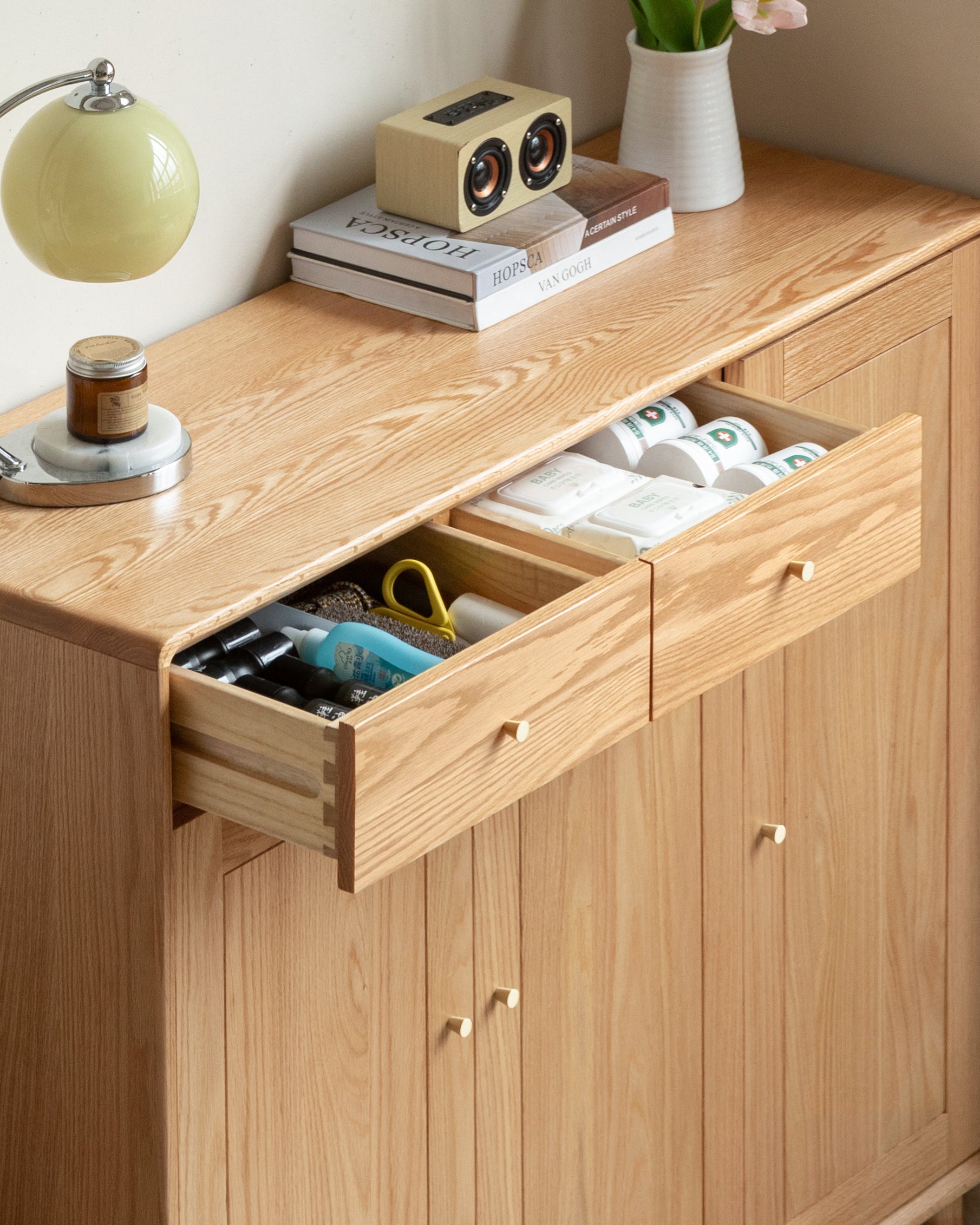 FAS-Graded Solid American Oak Wood Three-Door Shoe Cabinet with Drawers/Shoe Storage