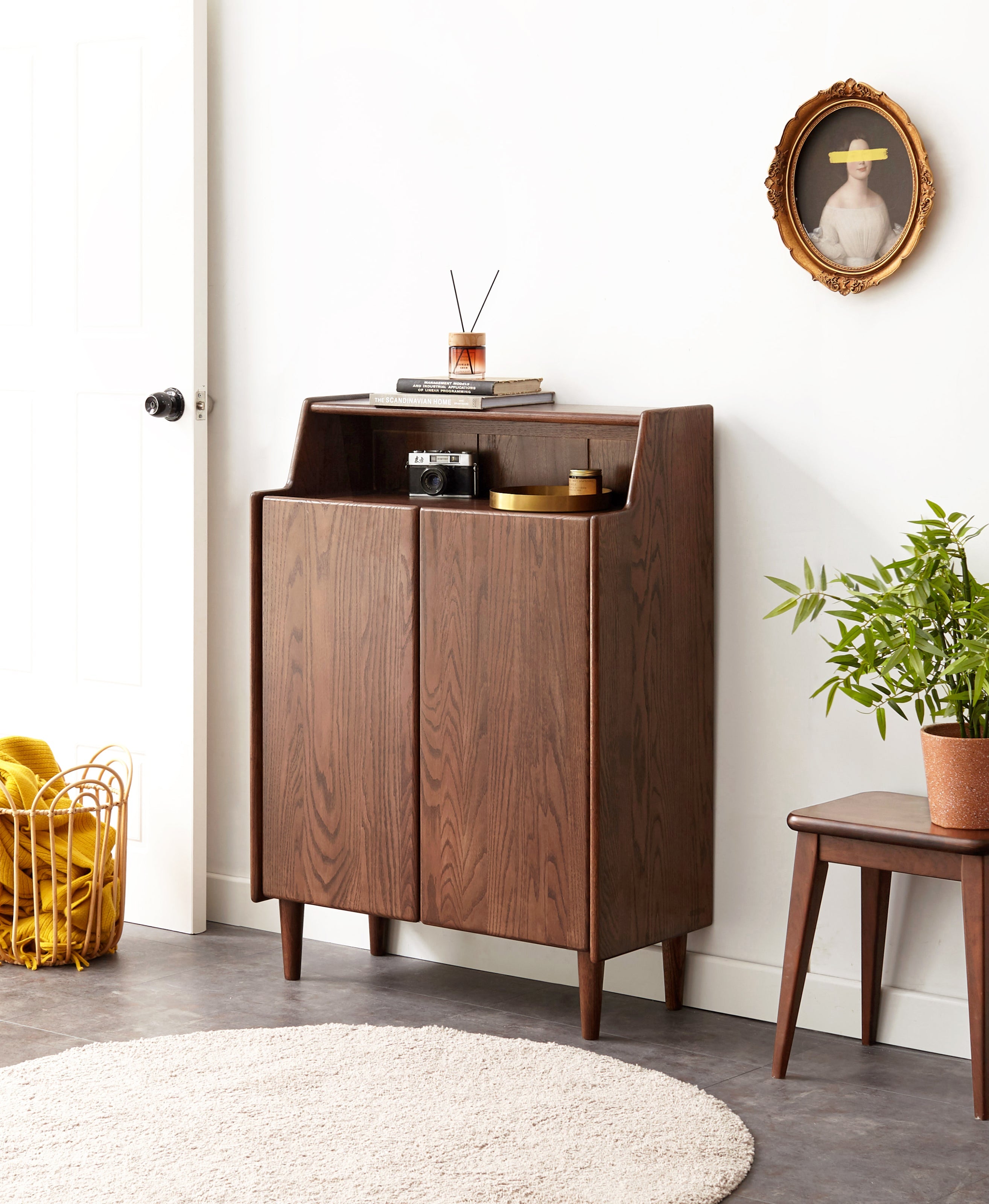 Walnut FAS-Graded Solid American Oak Wood Two-Door Entryway Shoe Cabinet
